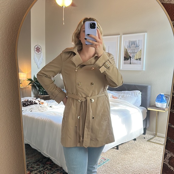 Calvin Klein Belted Trench Coat with Hood | Size medium | Tan color - Picture 14 of 17